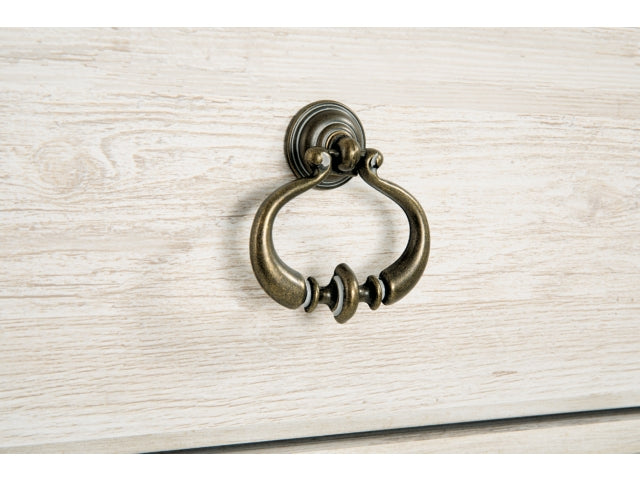 https://ashleyfurniture.scene7.com/is/image/AshleyFurniture/B267-31-DETAIL-QL?fit=fit&wid=640&hei=480