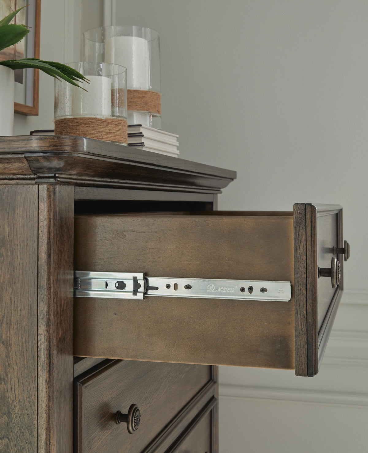 https://cdn.ashley.com/assets/B694-DRW-GLIDE-DETAIL.jpg