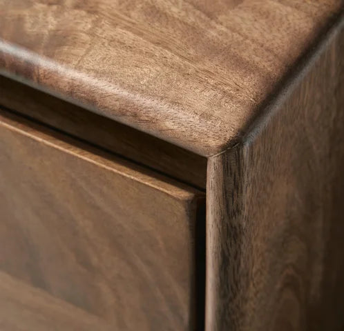 https://cdn.ashley.com/assets/B752-CASE-DETAIL.jpg?fit=bounds&width=640&height=480&quality=85&format=webp