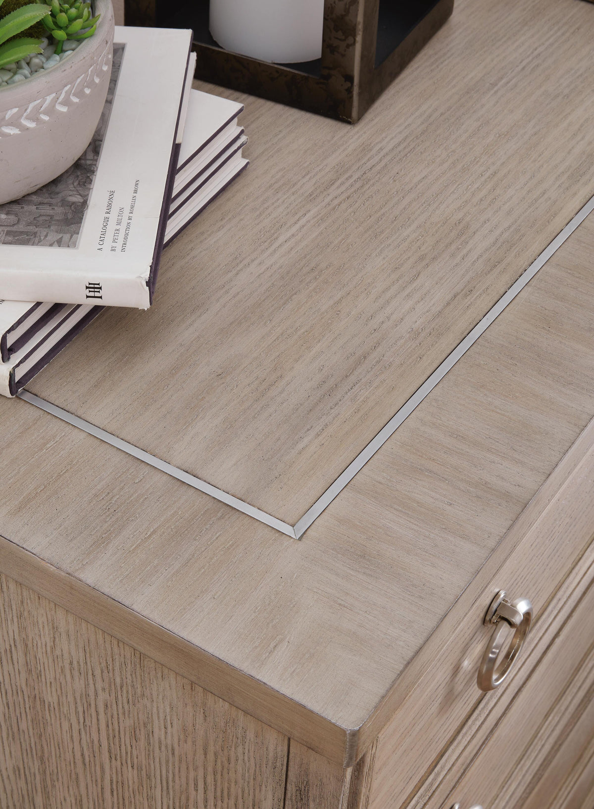 https://cdn.ashley.com/assets/B922-46-TOP-INLAY-DETAIL.jpg