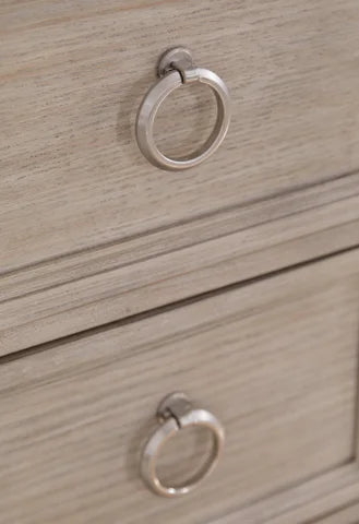 https://cdn.ashley.com/assets/B922-HANDLE-DETAIL.jpg?fit=bounds&width=640&height=480&quality=85&format=webp