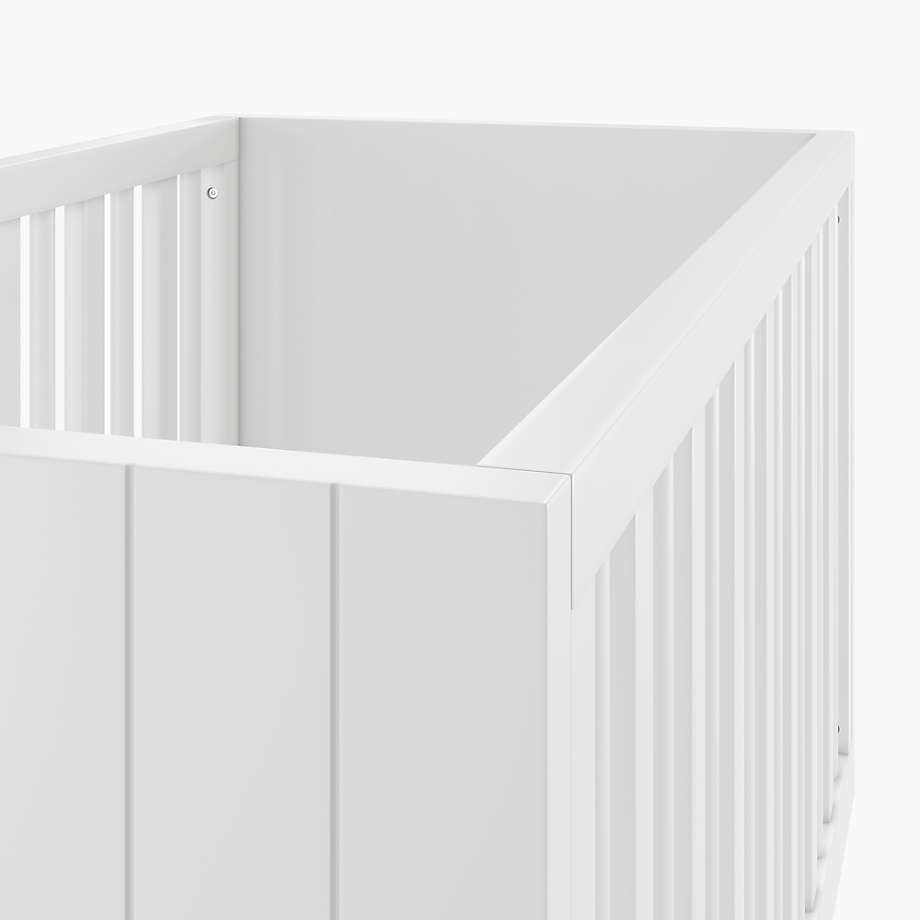 https://cb.scene7.com/is/image/Crate/FinnWhiteCribAV3SSS22_3D?$web_pdp_main_carousel_med$