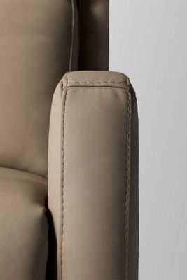 https://s7d5.scene7.com/is/image/Jordans/LR6190830_10