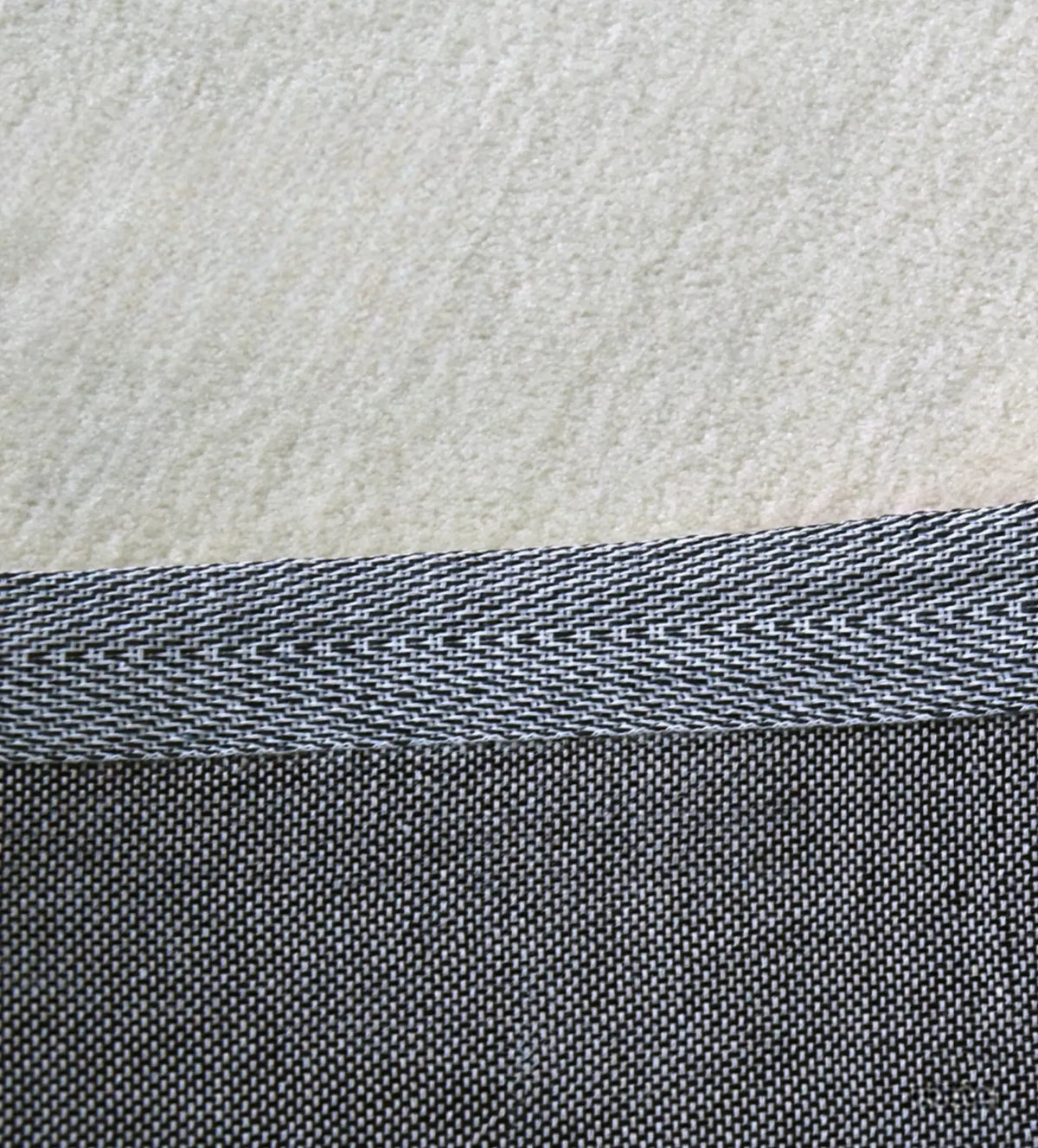 Séraphin Solid Color French Style Carpet – Three-Dimensional Handmade Design