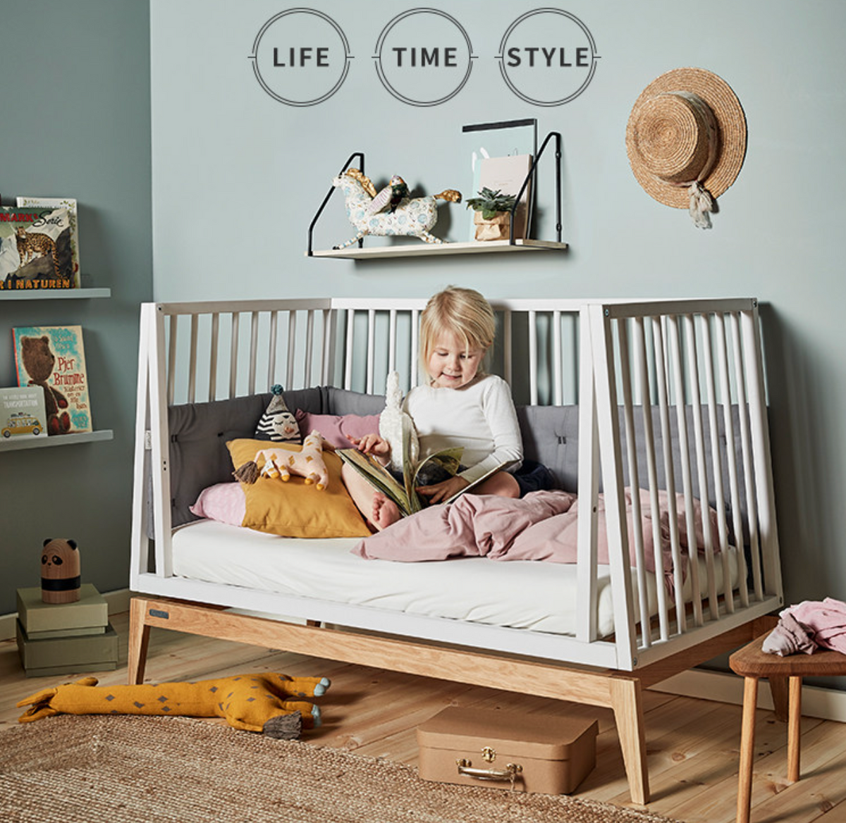 Eco-Friendly Solid Wood Multifunctional Adjustable Bedside Baby Crib