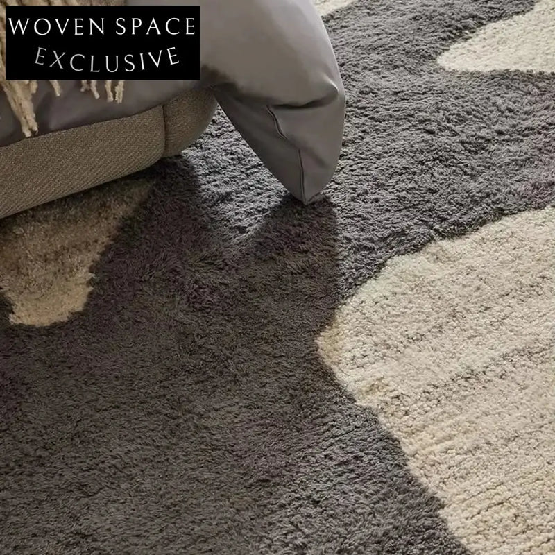 Luxurious Modern Geometric Handmade Polyester Area Rug for Stylish Home Decor